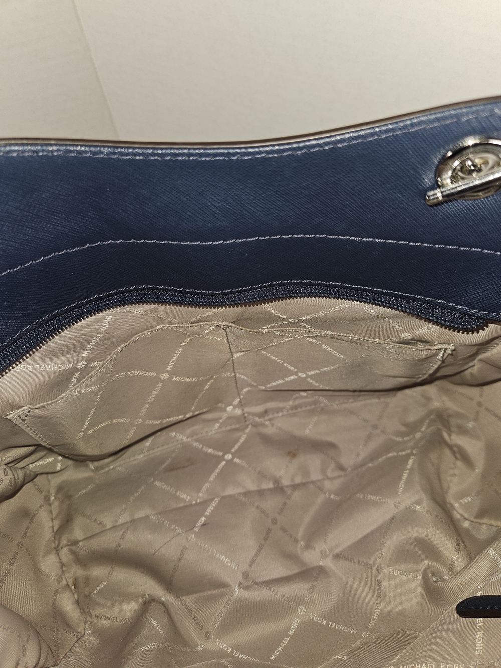 Like New MICHAEL KORS JET SET TRAVEL LARGE  TOTE BAG MK BLUE LEATHER SILVE - Picture 14 of 16